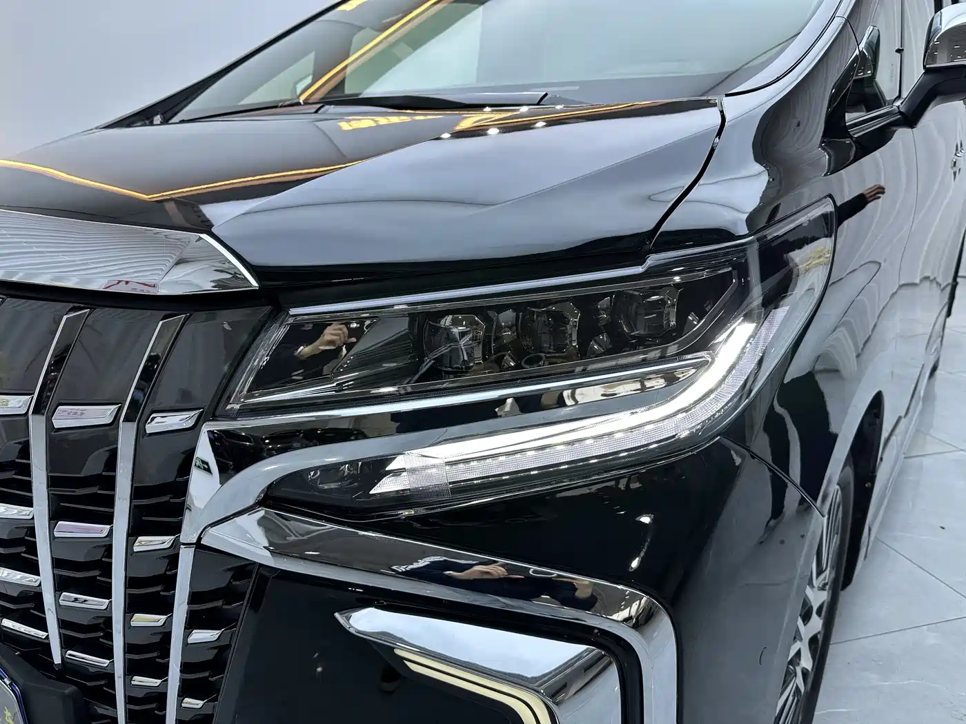 Toyota Alphard 2018 3.5L Luxury фото 25