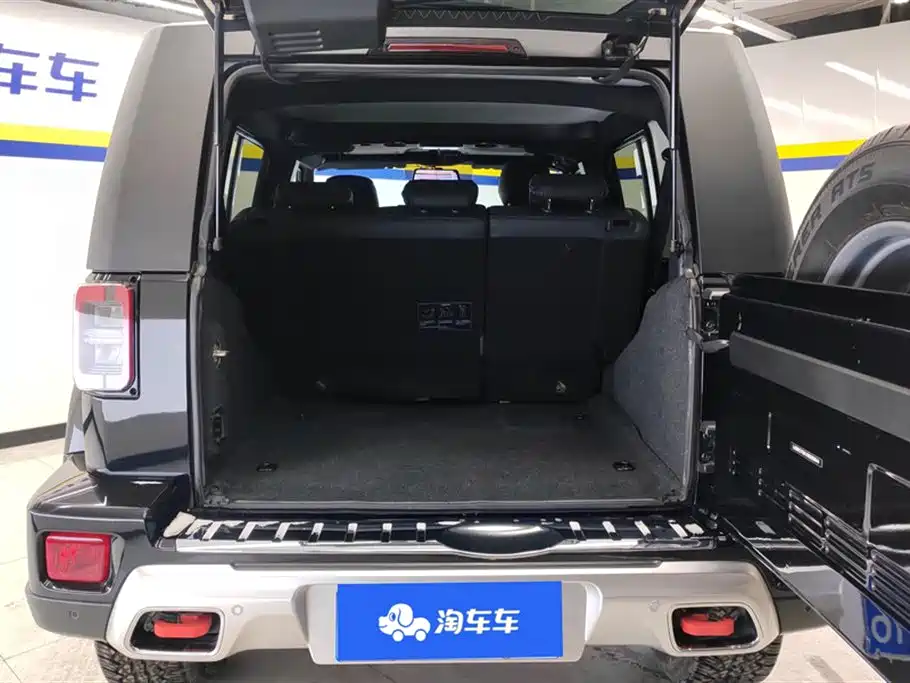 BAIC ORV Beijing Offroad BJ40 2024 2.0T Urban Hunter Glory Edition фото 4