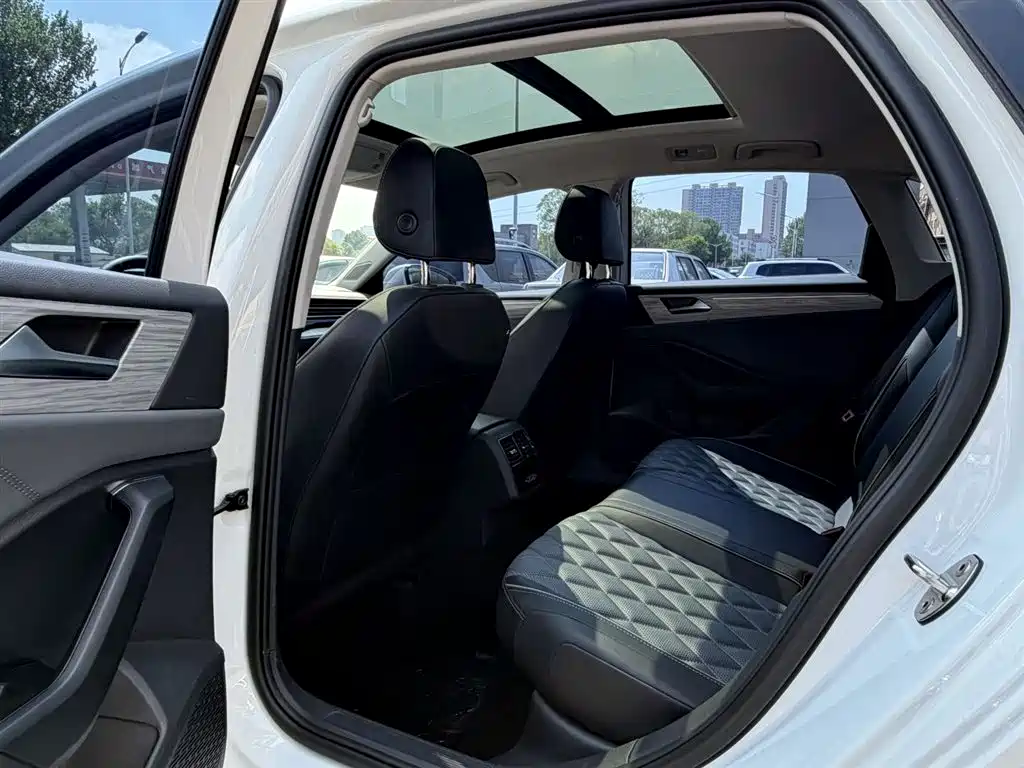 Volkswagen Sagitar 2024 300TSI DSG Surpass Edition фото 17