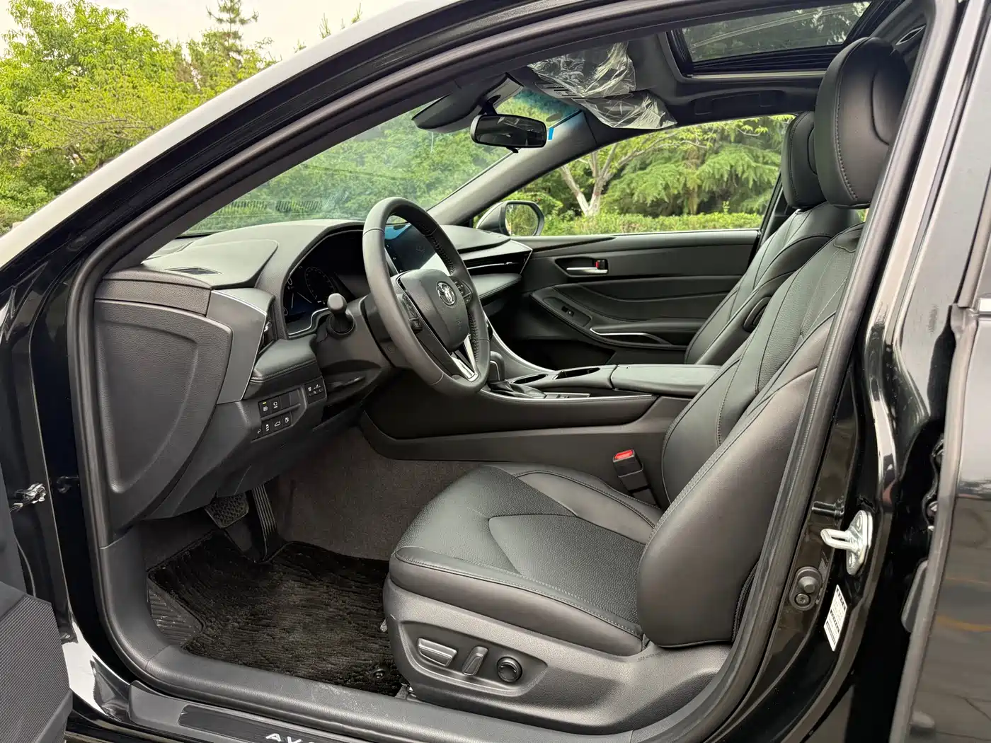 Toyota Avalon 2023 2.0L XLE Premium Edition фото 5