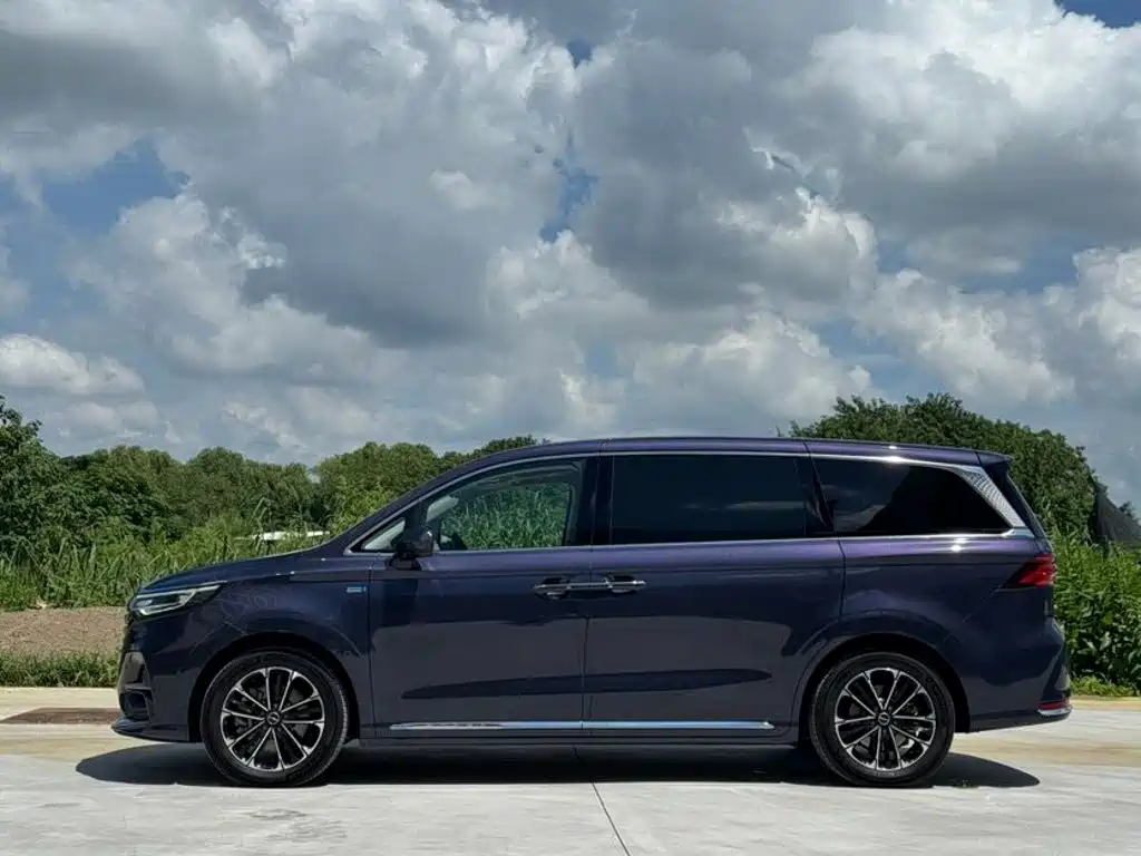 Roewe iMAX8 2021 2022 400TGI Gathering Edition