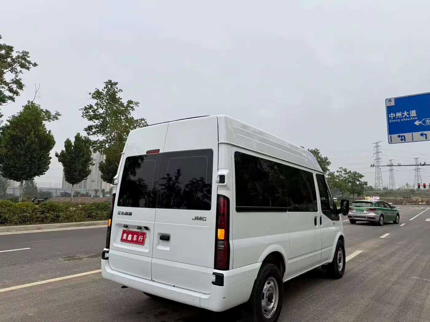 Jiangling JMC Fushun 2025 2025 Model 2.0T 6MT Diesel Short Wheelbase Medium Roof Commercial MPV 5/6 Seats