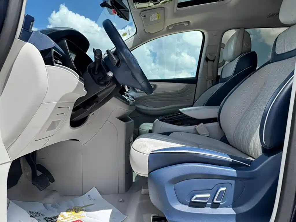Roewe iMAX8 2021 2022 400TGI Gathering Edition