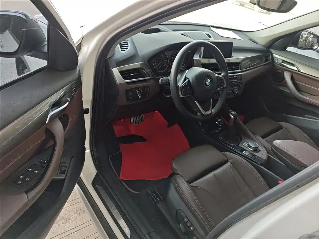 BMW X1 2016 xDrive20Li Luxury Model фото 16
