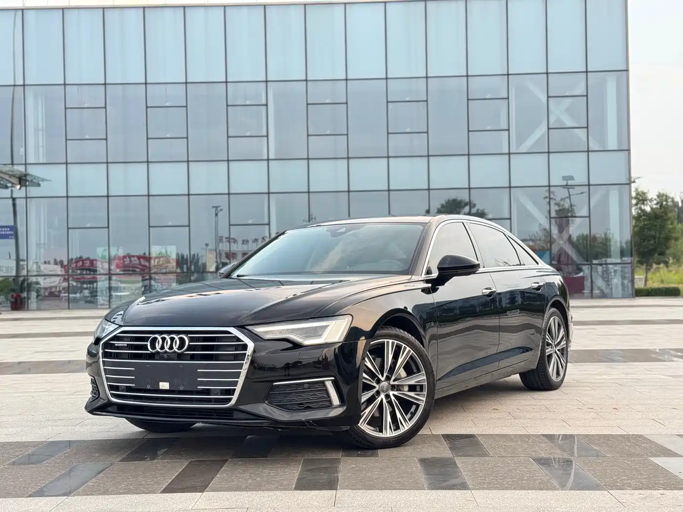 Фото 1 - Audi A6L