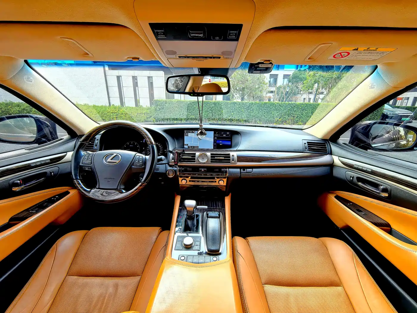 Lexus LS 2016 460L фото 11