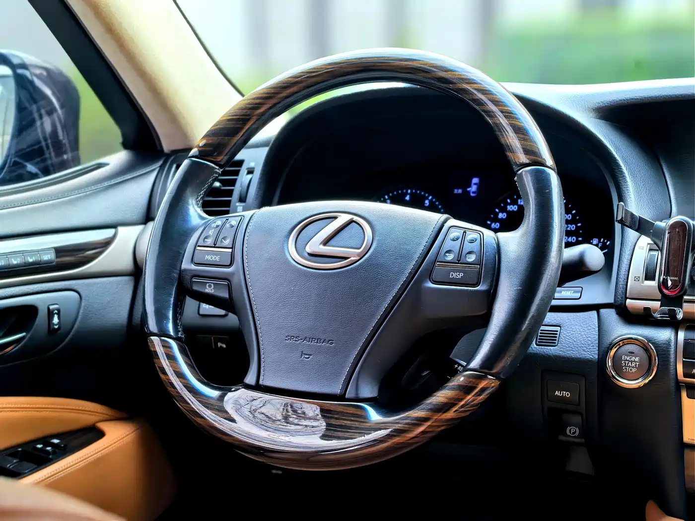 Lexus LS 2016 460L фото 7