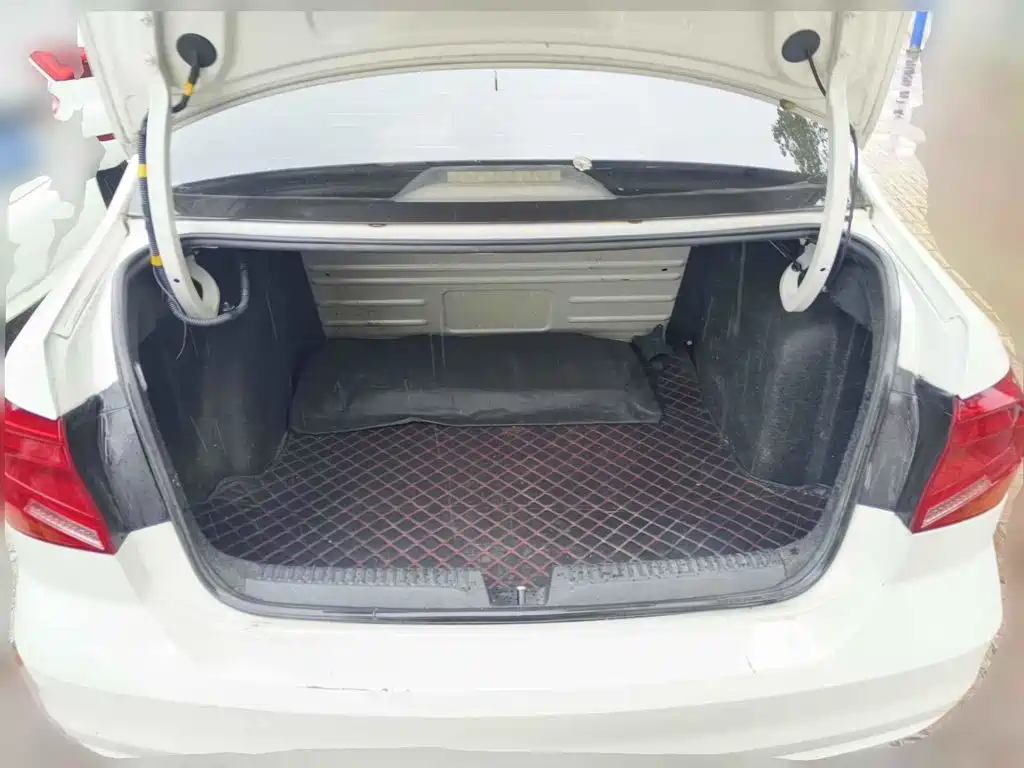 Photo 5 - Volkswagen Jetta