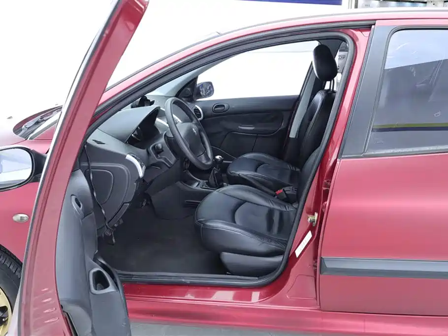 Peugeot 207 2011 Hatchback 1.4L Manual Joy Edition фото 9