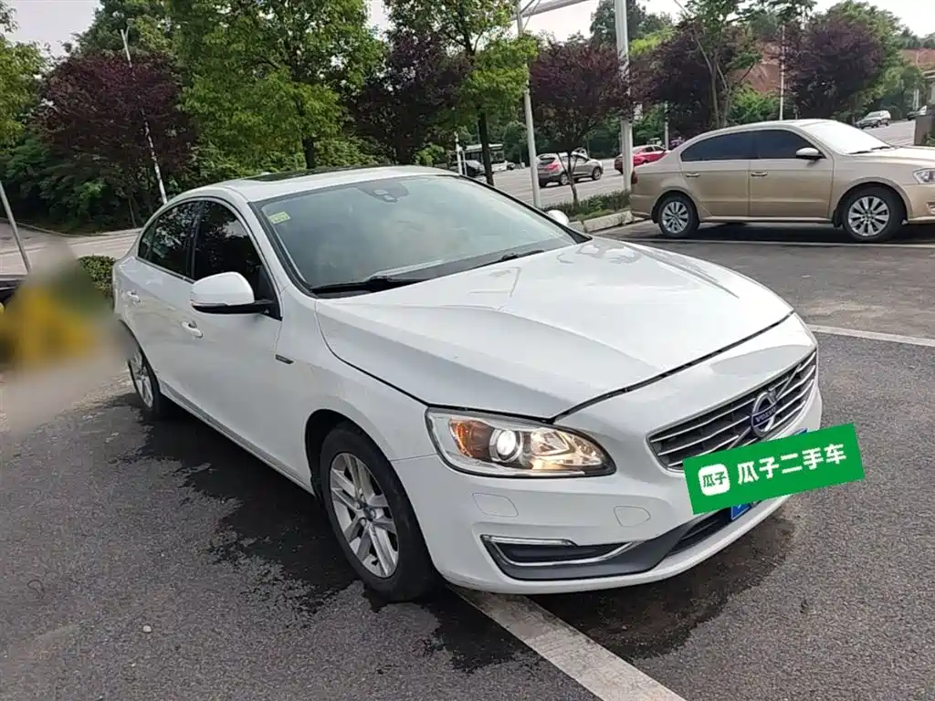 Фото 4 - Volvo S60