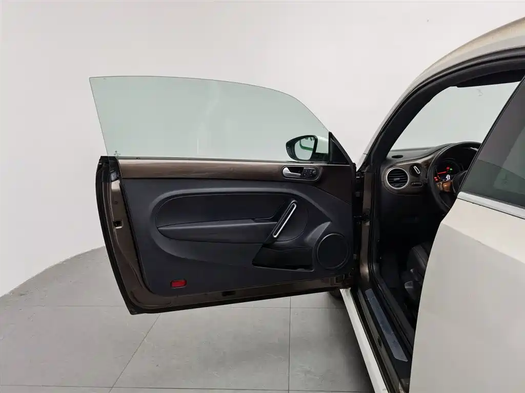 Volkswagen Beetle 2013 1.2TSI Comfort фото 8