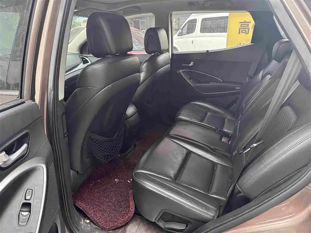 Фото 9 - Hyundai Santa Fe