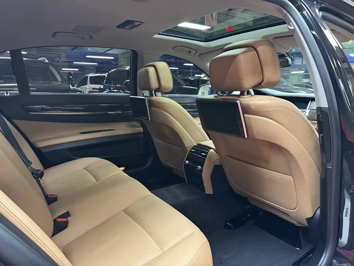 BMW 7 Series 2013 Model 730Li Leading фото 32