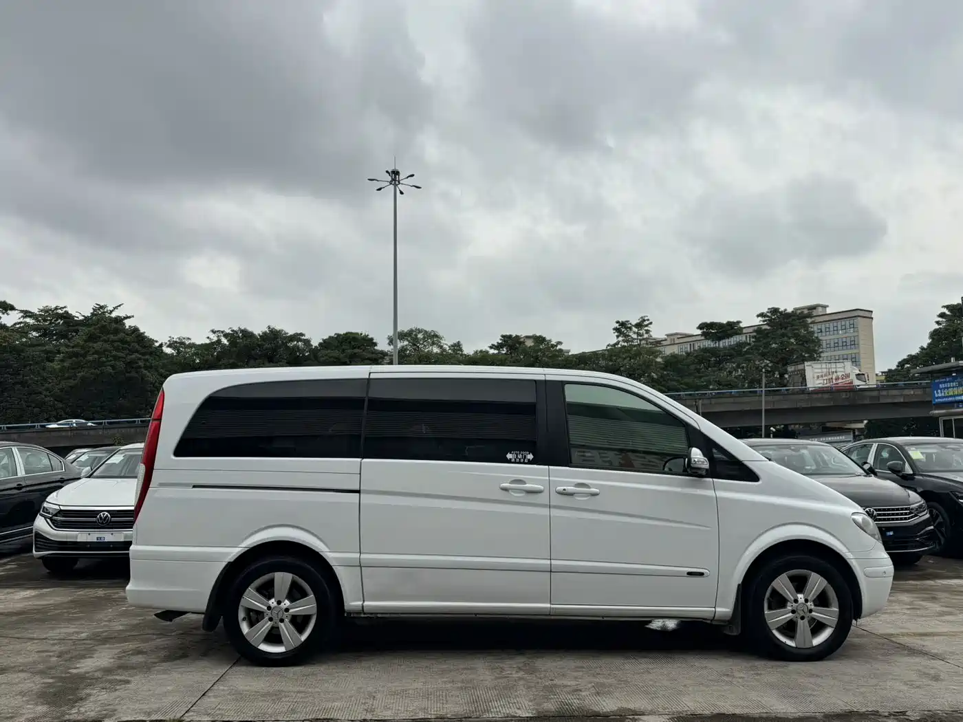 Mercedes-Benz Viano 2011 2.5L Prestige Edition фото 14