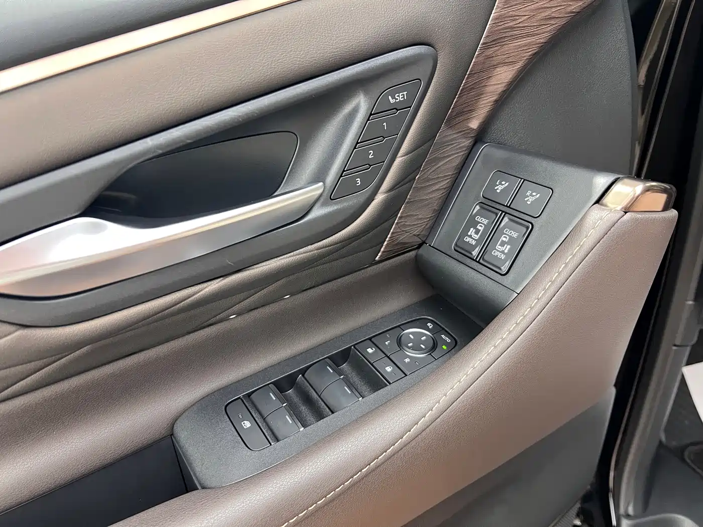 Toyota Alphard 2025 2024 Hybrid 2.5L Ultimate Enjoyment Edition