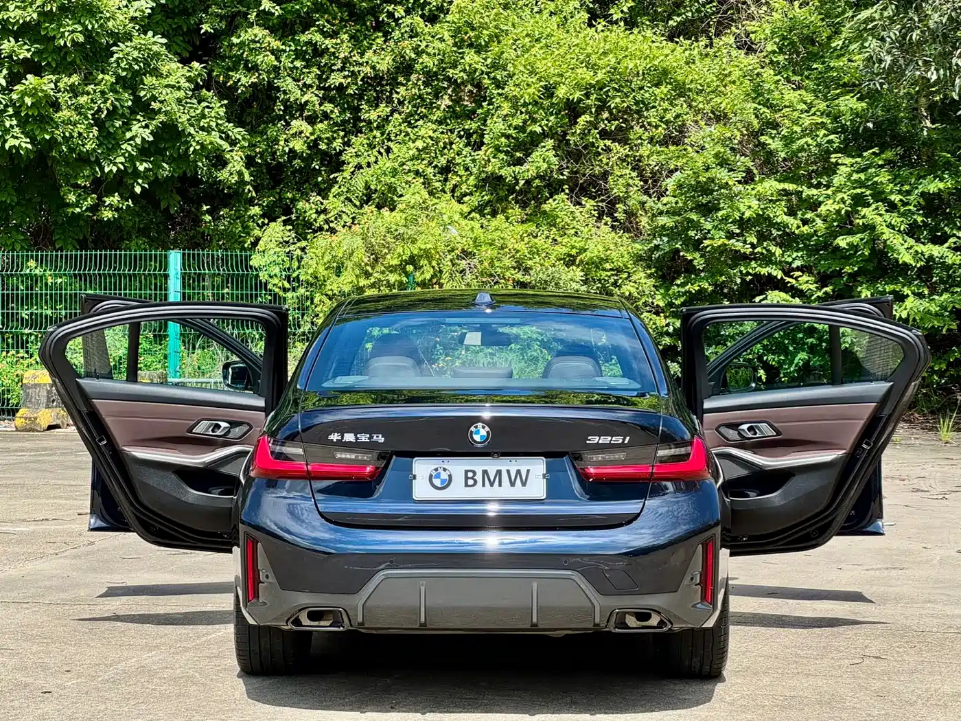 BMW 3 Series 2023 325i M Sport Black Night Package фото 20