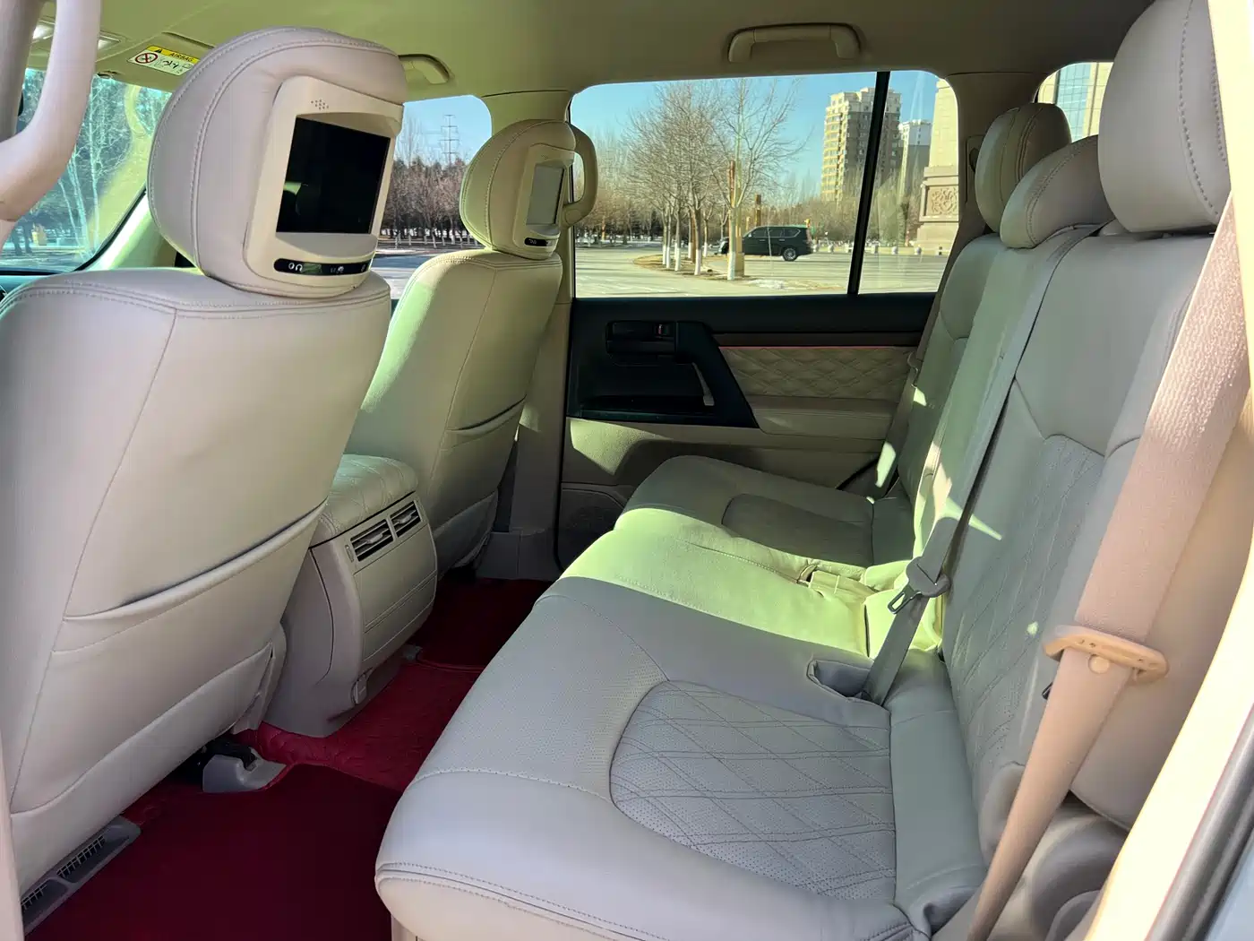 Toyota Land Cruiser (Import) 2015 4.0L V6 Middle East Low Configuration Edition фото 7