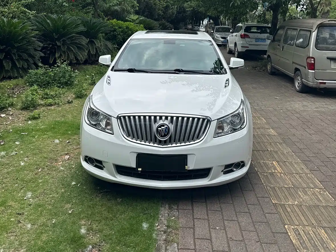 Buick LaCrosse 2011 2.0T Flagship фото 2