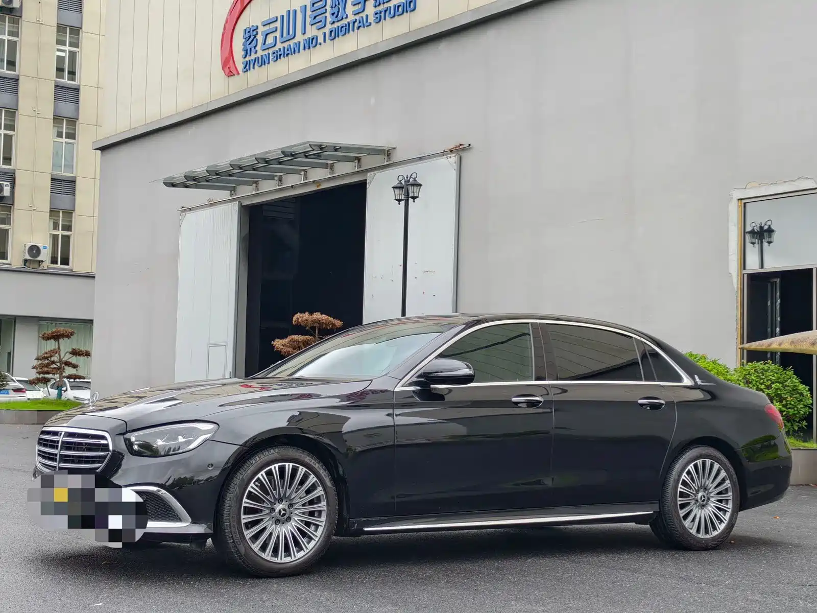صورة 1 - Mercedes-Benz E-Class