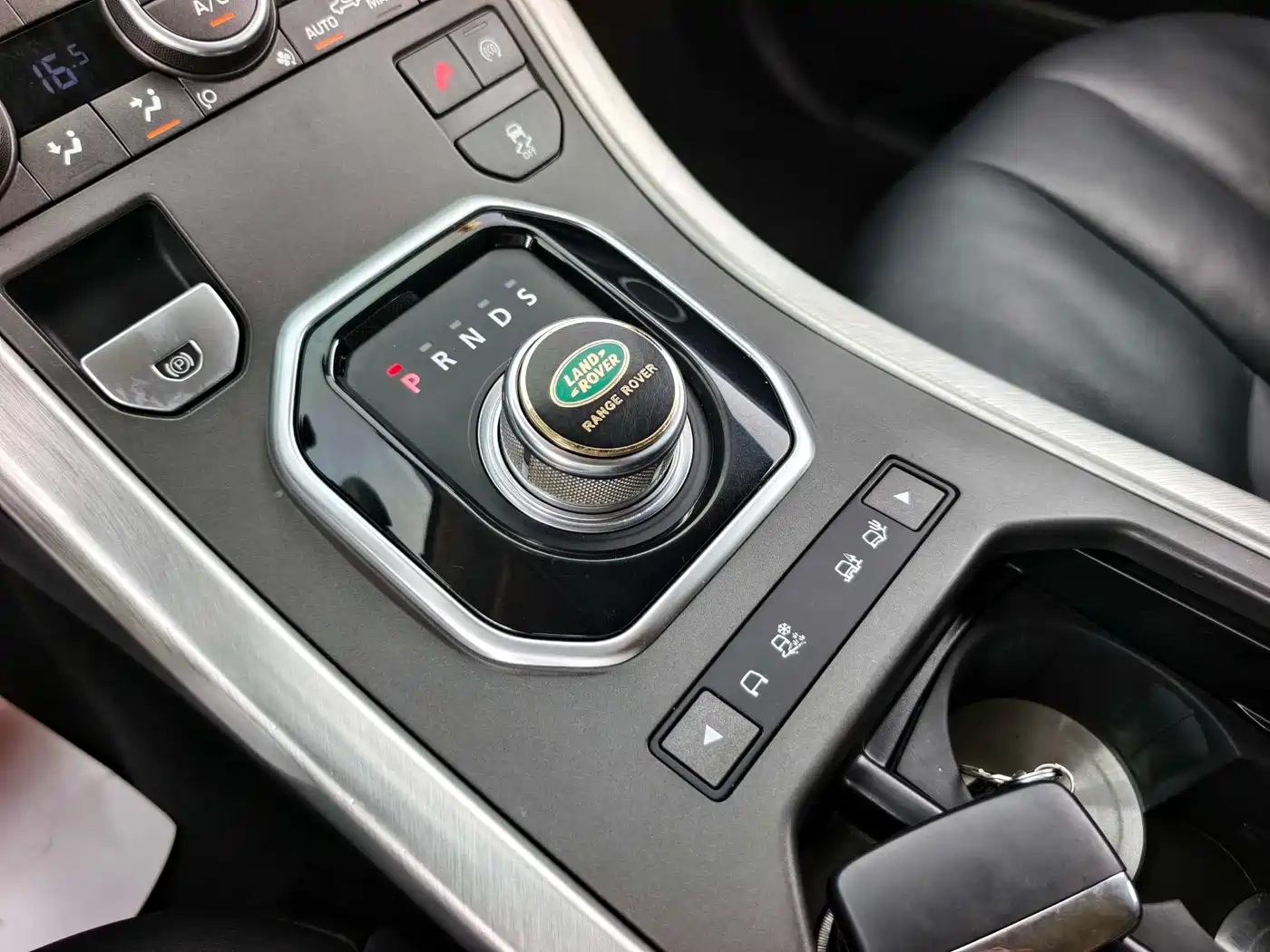 Land Rover Range Rover Evoque 2015 2.0T 5-Door Intelligent Edition фото 6
