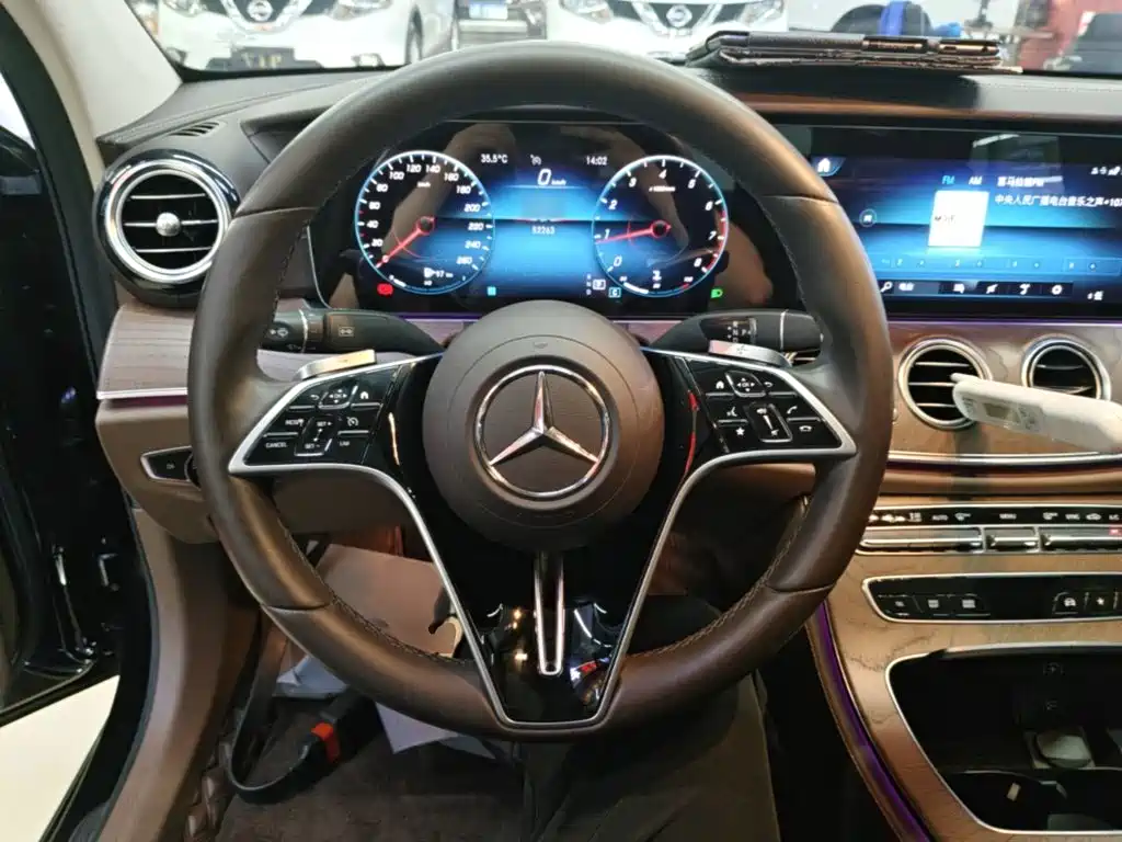 Photo 11 - Mercedes-Benz E-Class
