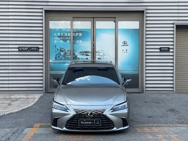 Lexus ES 2025 300h Ultimate Edition — фото 2
