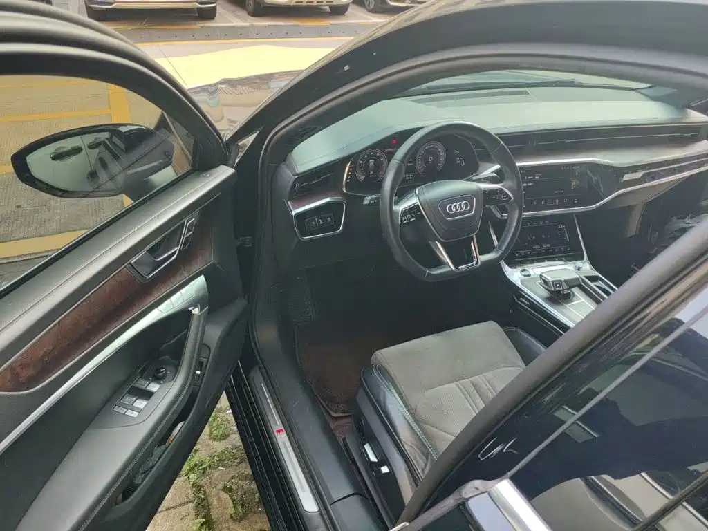Photo 14 - Audi A6L