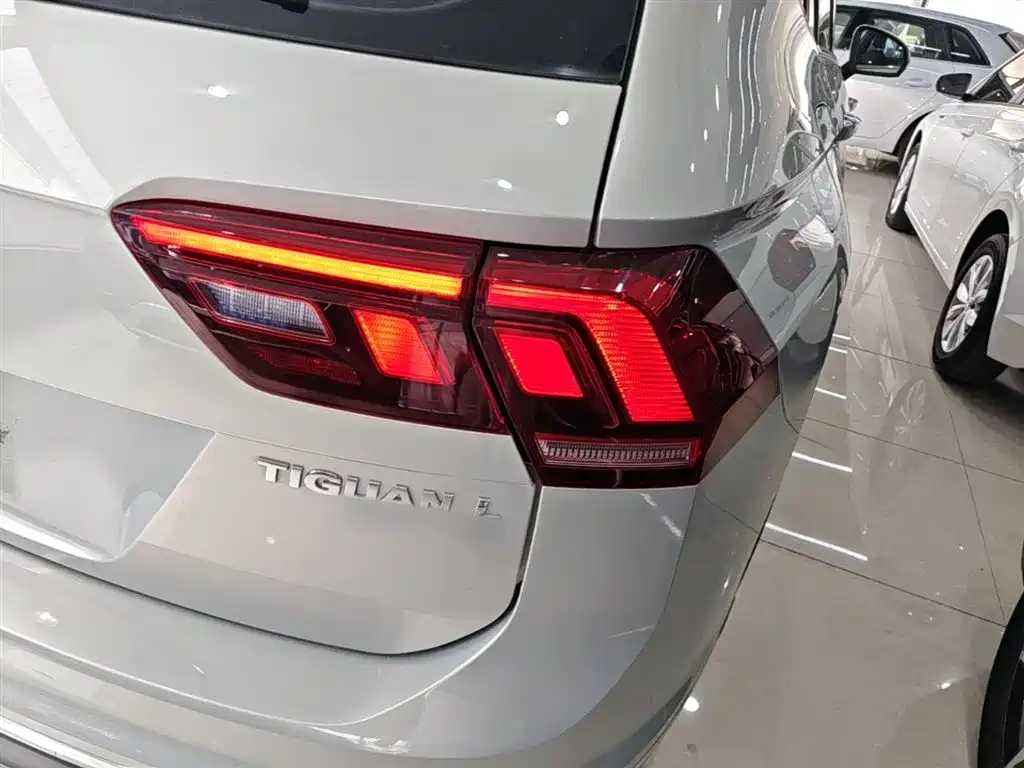 Volkswagen Tiguan L 2019 330TSI Auto 2WD Smart Luxury Edition China V фото 24