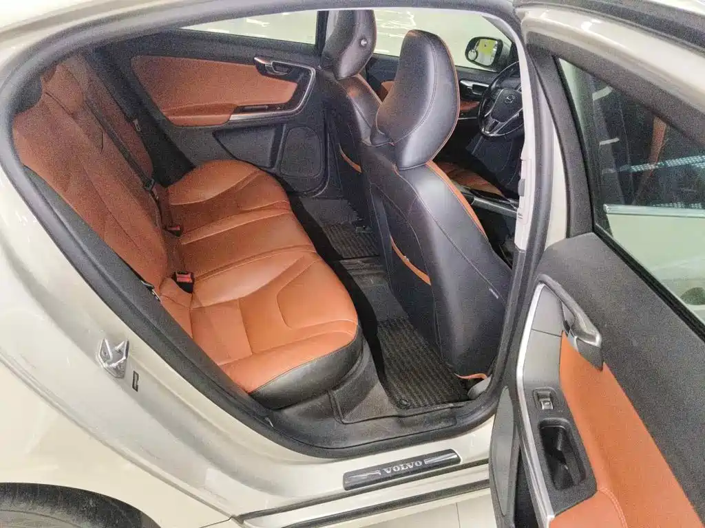 Photo 11 - Volvo S60