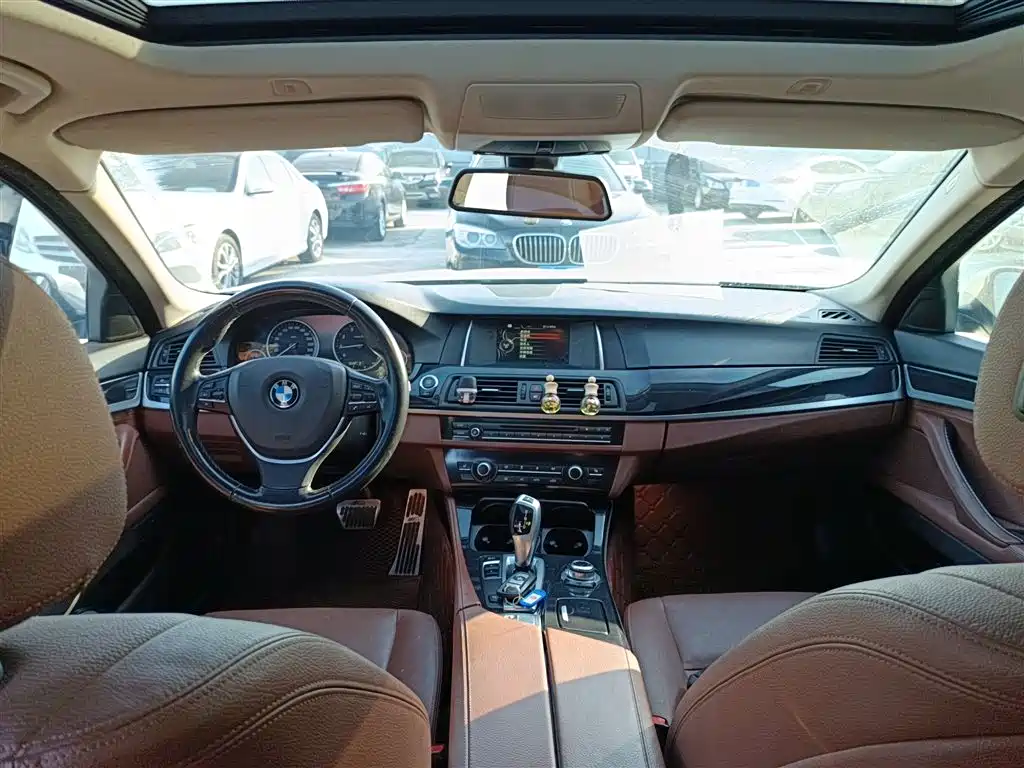 BMW 5 Series 2017 520Li Classic Edition фото 10