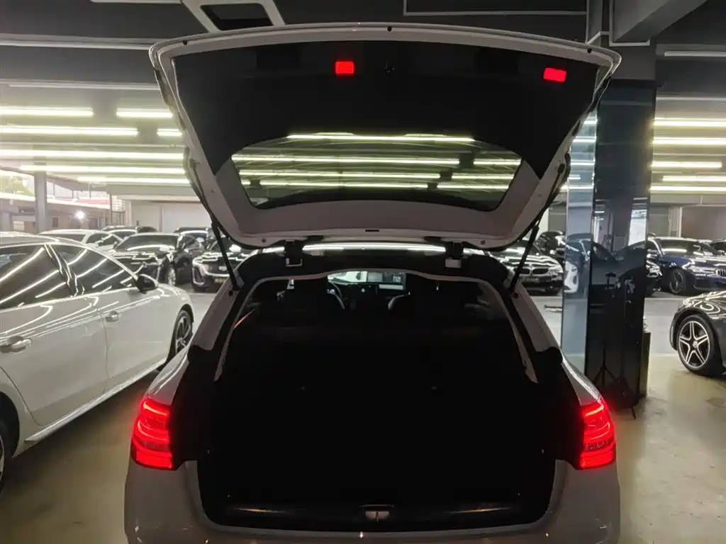MERCEDES-BENZ CLASS C (IMPORTED)