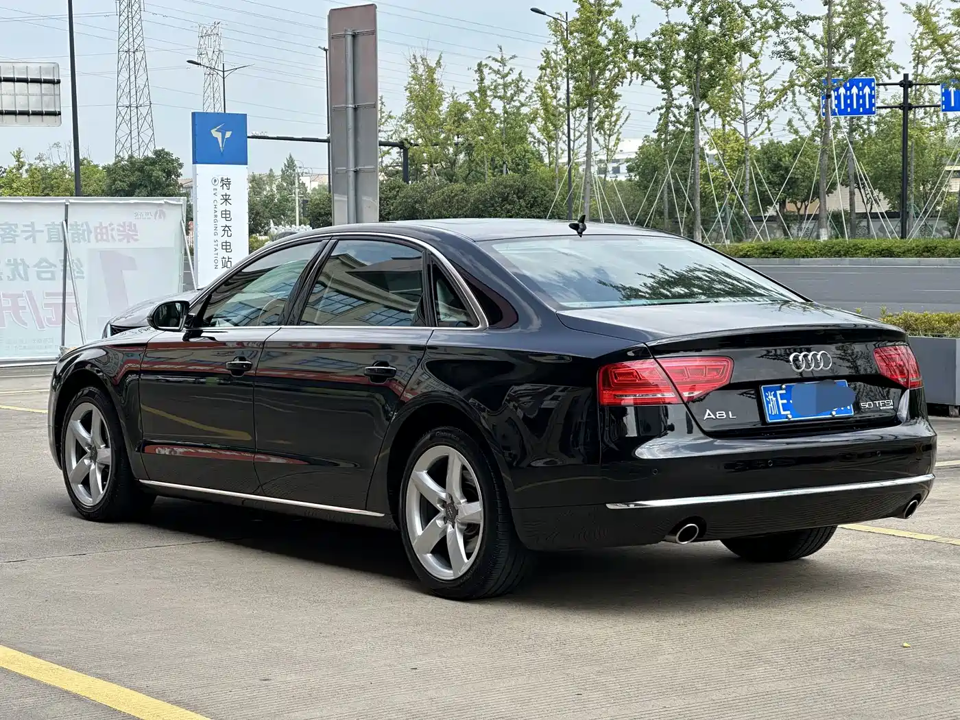 Фото 3 - Audi A8