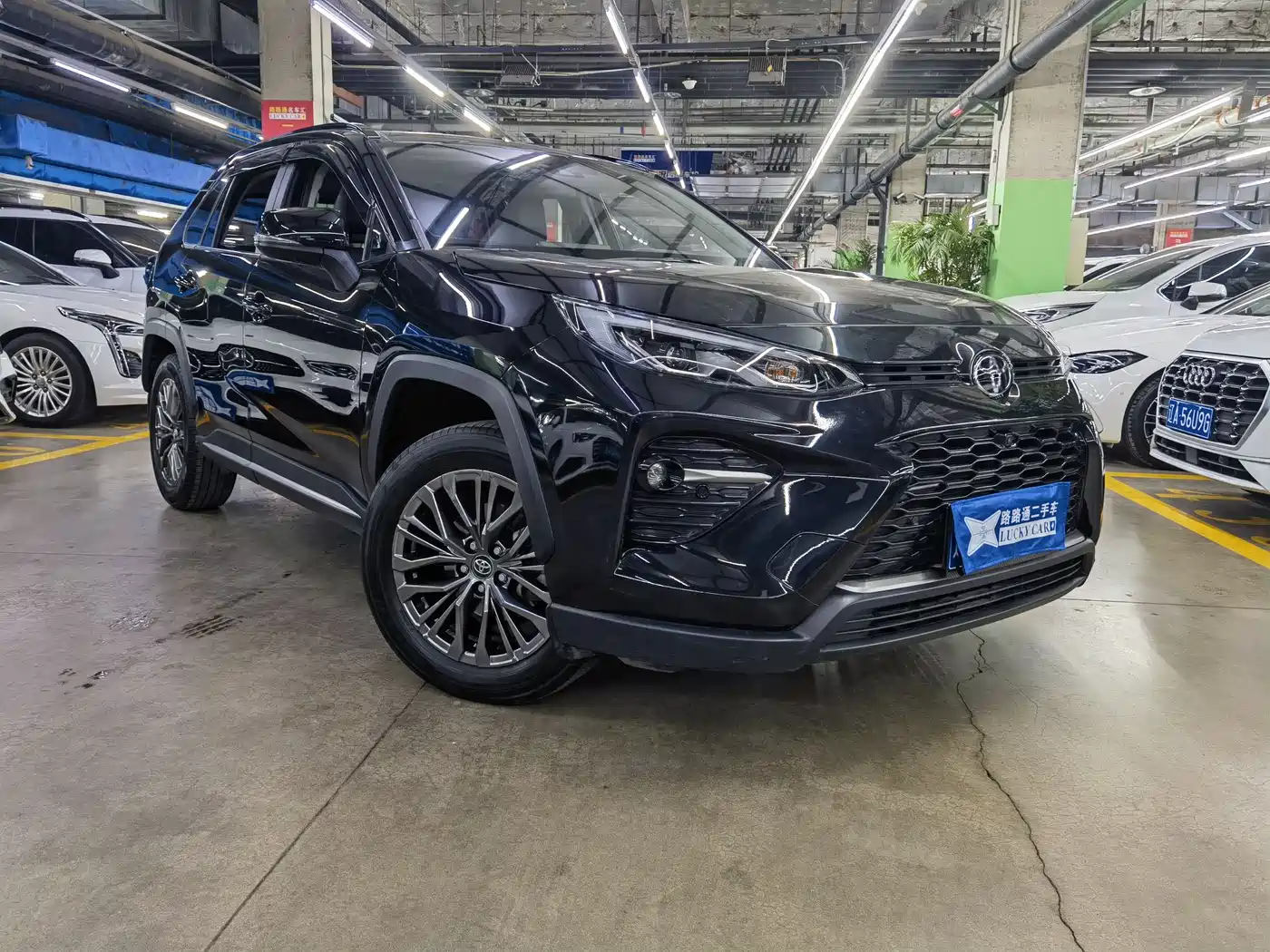 Toyota Wildlander 2023 2.0L CVT AWD Luxury PLUS фото 3