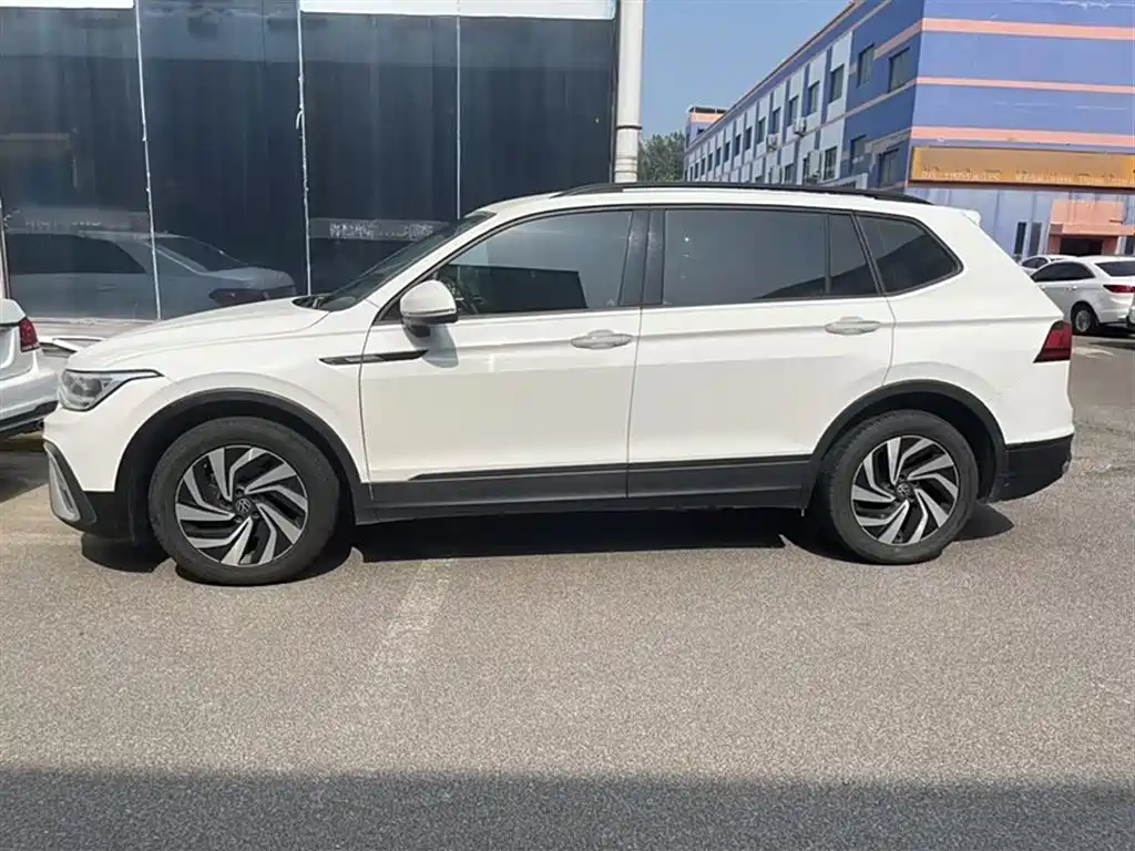 Volkswagen Tiguan L 2022 330TSI Automatic 2WD Comfort Edition фото 9