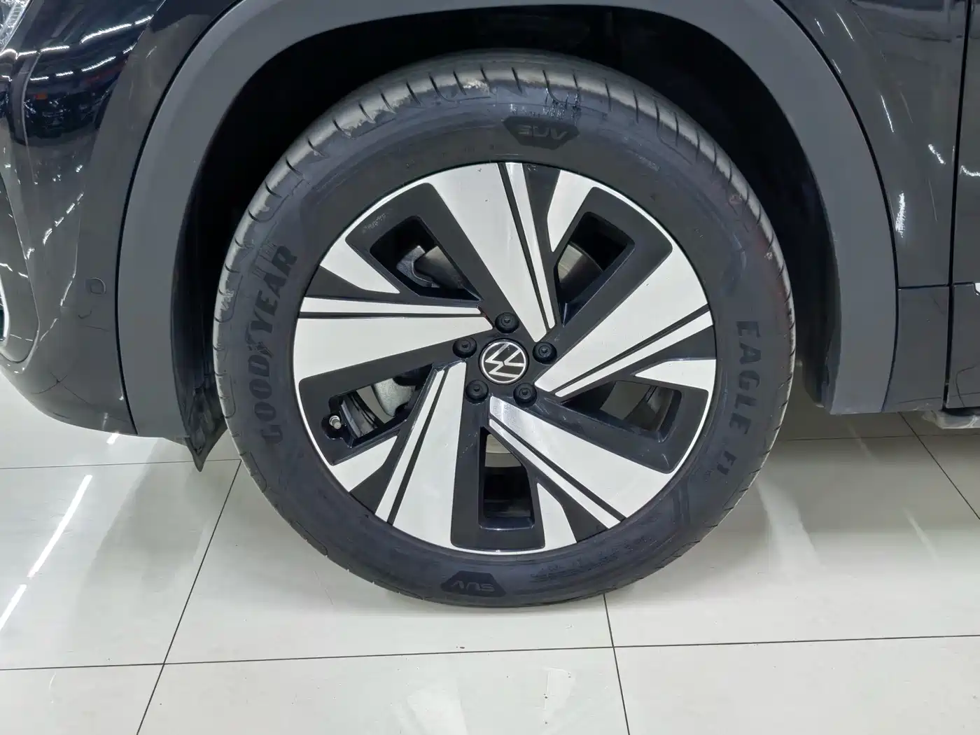Volkswagen Teramont 2024 Touareg X 380TSI 4WD Dragon Glory Edition фото 11