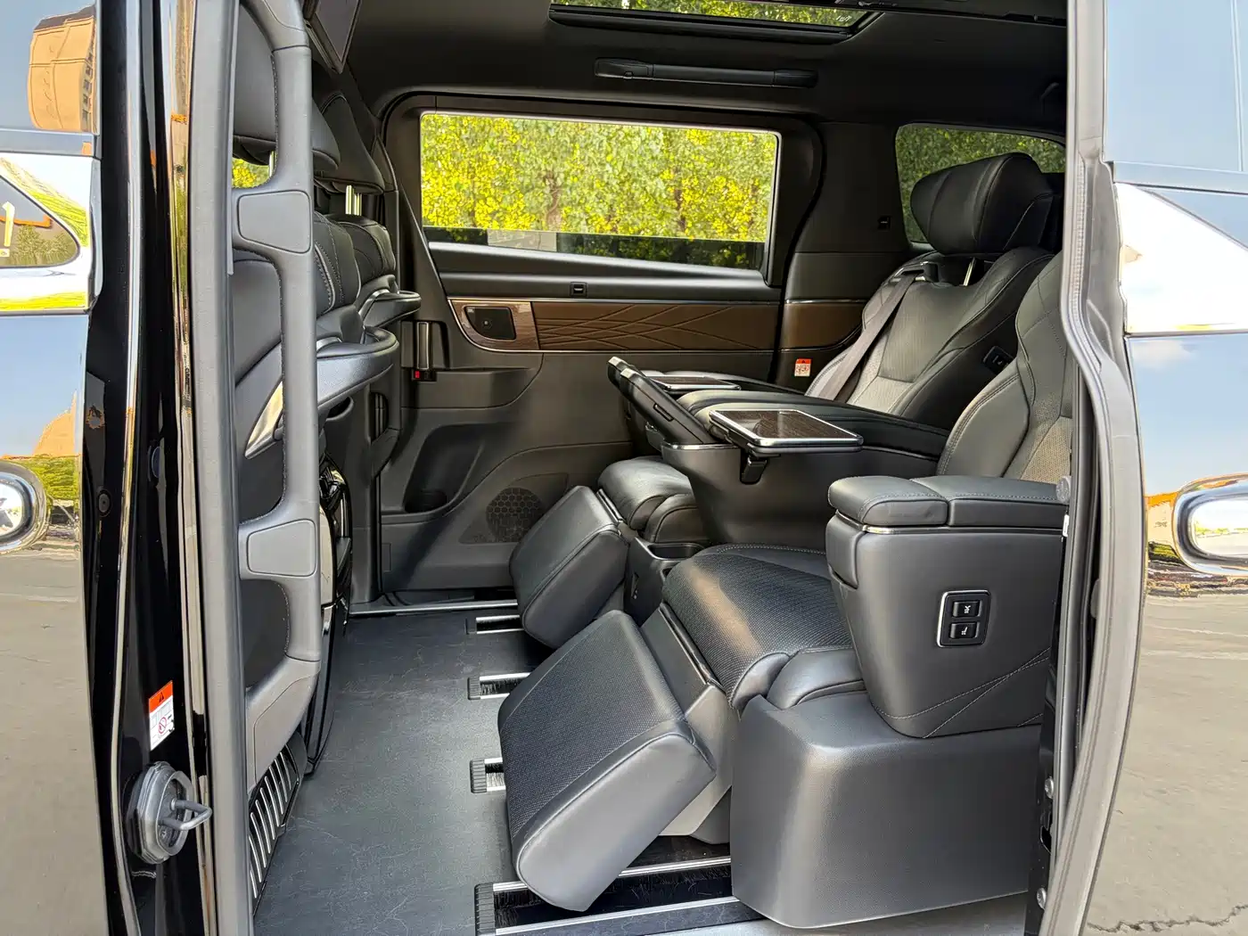 Toyota Vellfire 2025 2024 Crown Hybrid 2.5L Executive Premium Edition