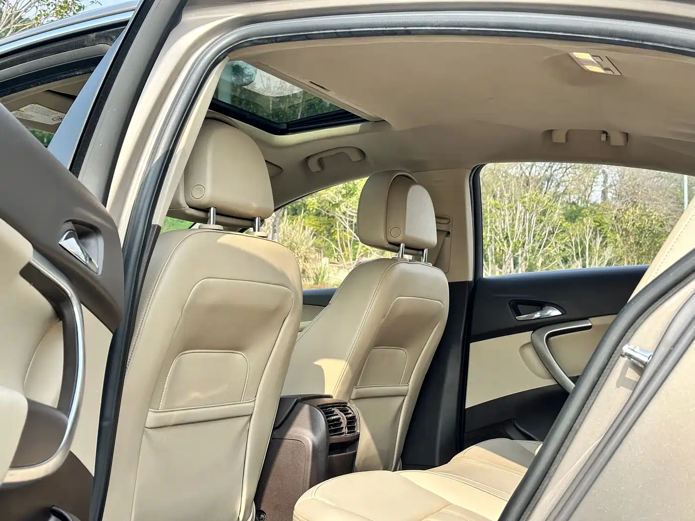 Buick Regal 2010 2.0L Expo Edition фото 30