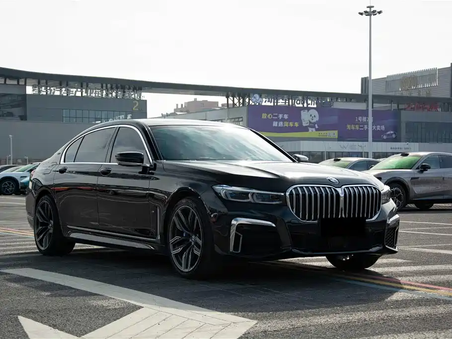 BMW 7 Series 2019 740Li xDrive Executive M Sport Package фото 3