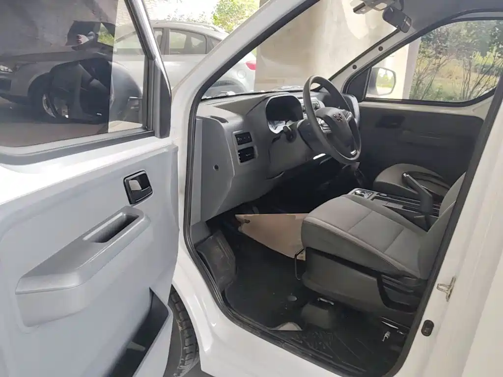 Wuling Motors Wuling Yangguang 2025 2024 300KM Comfort Bus Version 75kW