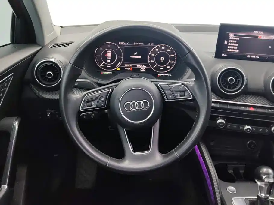 Фото 15 - Audi Q2L e-tron