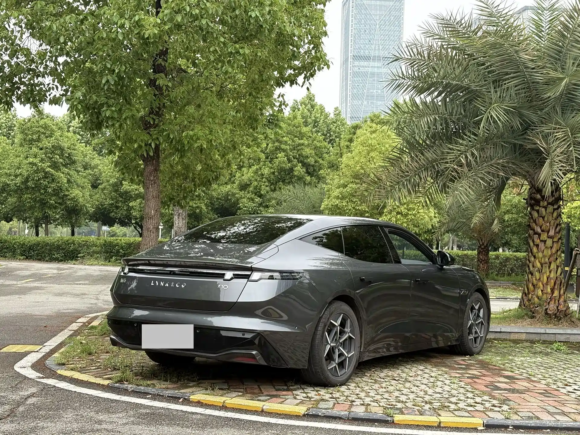 صورة 14 - Lynk & Co Z10