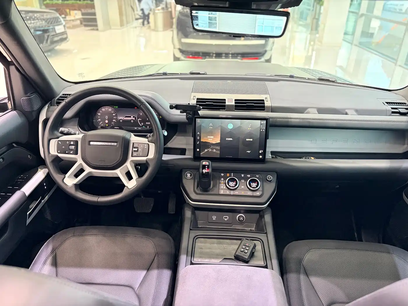 Фото 10 - Land Rover Defender
