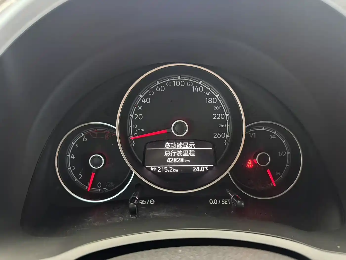 Volkswagen Beetle 2018 180TSI Trend Joy Edition фото 11