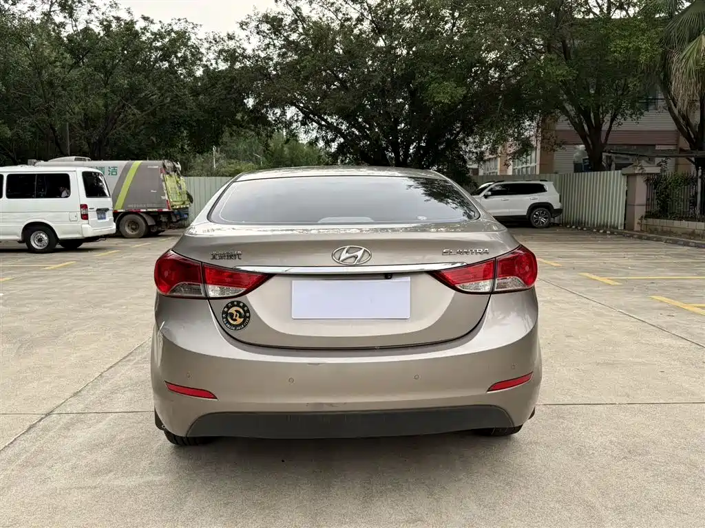 Hyundai Langdong 2012 1.6L Automatic Fashion фото 8