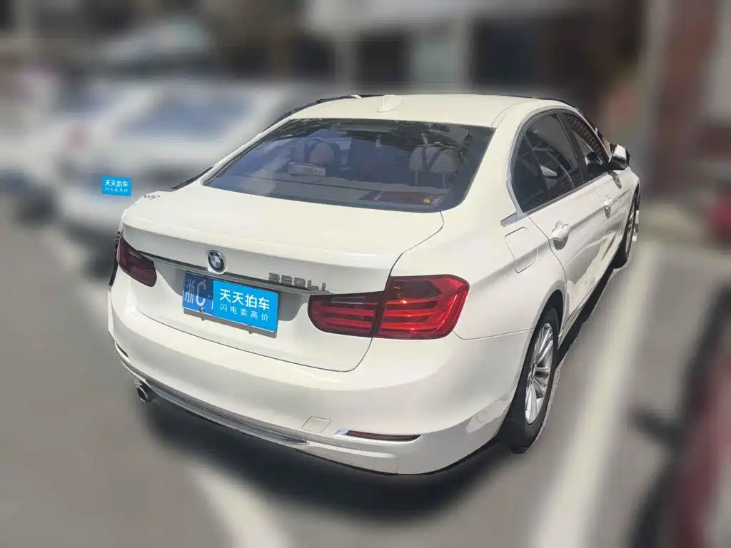 Photo 2 - BMW 3 Series