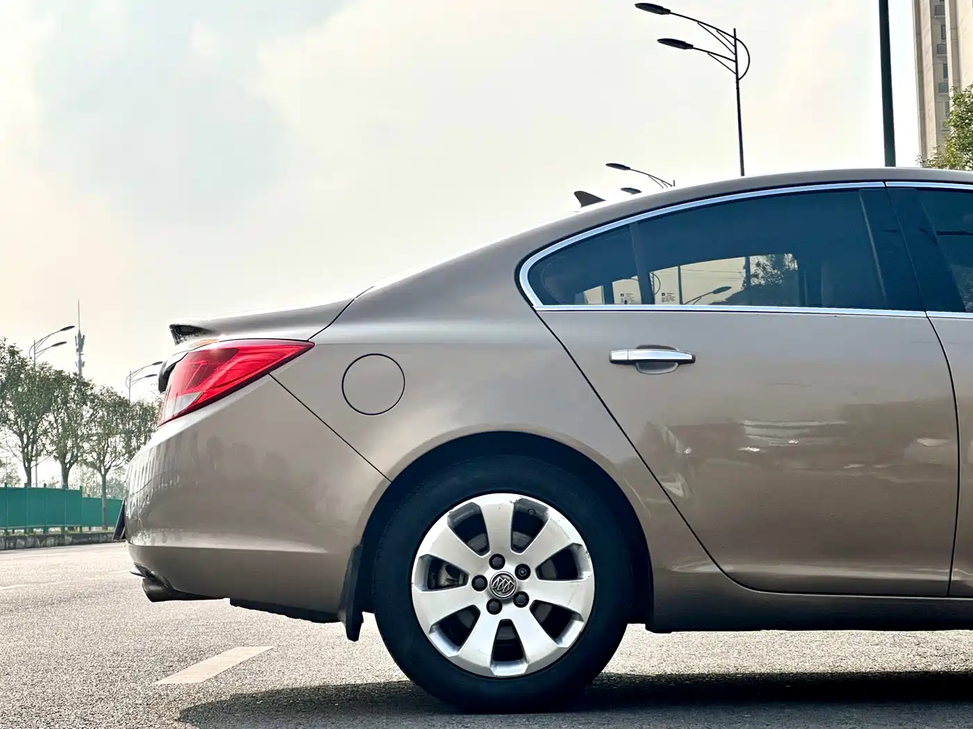 Buick Regal 2010 2.0L Expo Edition фото 11