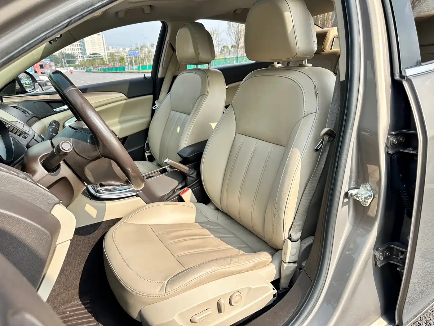 Buick Regal 2010 2.0L Expo Edition фото 20