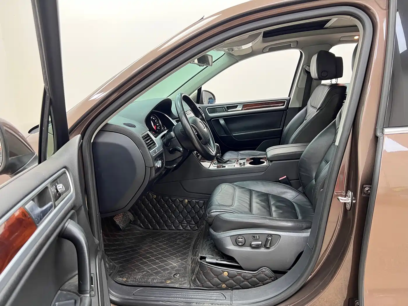 Volkswagen Touareg 2013 2011 3.0TSI Standard