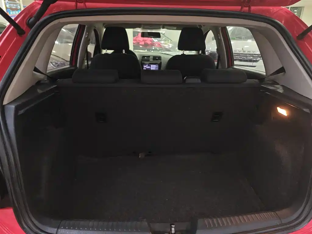 Volkswagen Polo 2016 1.4L Automatic Trend фото 19