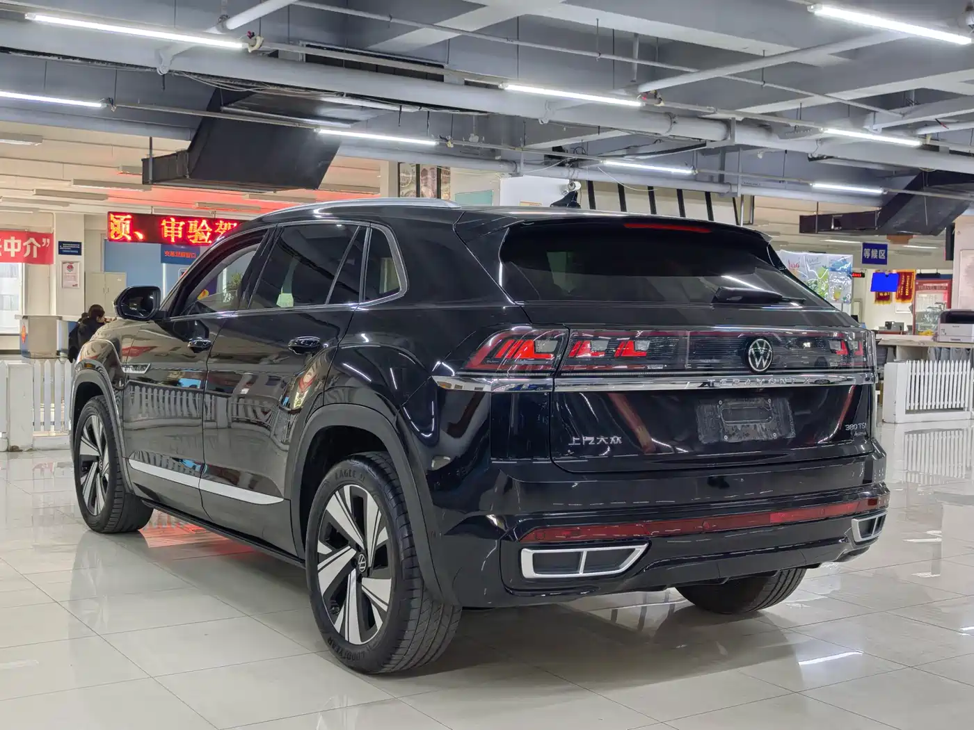 Volkswagen Teramont 2024 Touareg X 380TSI 4WD Dragon Glory Edition фото 9